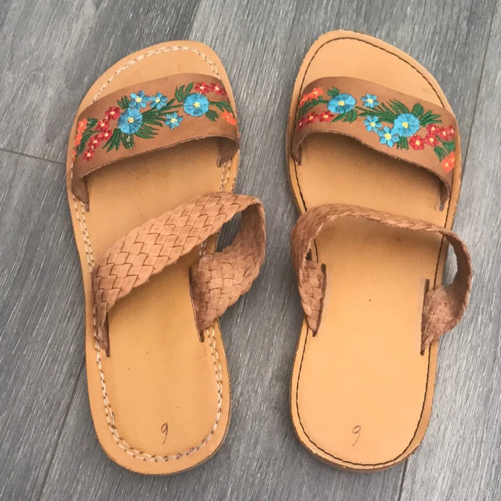 SOLD in BOGO!!!! Handmade Mexican Huaraches Floral Tan Double Strap Sandals - Picture 1 of 7
